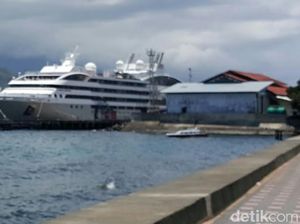 Bawa Orang Asing Buru Gerhana, Kapal Pesiar pun Merapat di Ternate