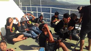 Ketika Laskar Gerhana Menikmati Pagi di Kapal Bakamla