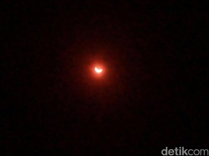 Detik-detik Gerhana Matahari Total Dalam Bingkai Kamera Smartphone