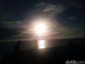 Memotret Gerhana Matahari Total dengan Smartphone di Tengah Minimnya Cahaya