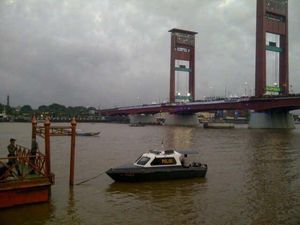 Pasca Gerhana di Palembang, Ribuan Warga Mulai Tinggalkan Jembatan Ampera