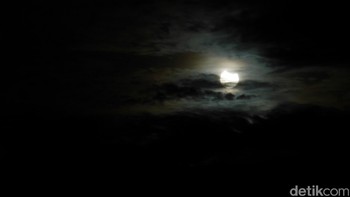 Fase ketika Matahari mulai tertutup. Pemotretan menggunakan kamera Lumix GX 7. Foto: Anggoro Suryo Jati/detikINET