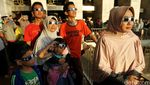 Warga Jakarta Nonton Gerhana Matahari