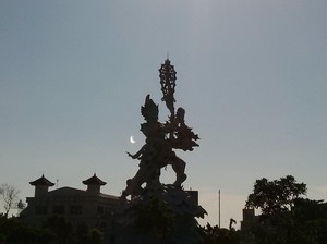 Mengamati Gerhana Matahari Saat Nyepi di Bali