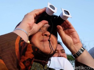 Open House Lebaran di Rumah Dinas Risma, Ada Opor Ayam