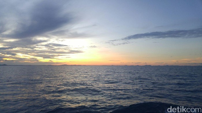 Awan Masih Tutupi Mentari di Langit Belitung