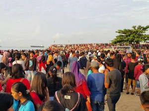 Wisatawan Manfaatkan 4G LTE untuk Pamer Foto Gerhana