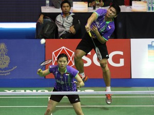 Praveen/Debby Melaju, Berry/Rian Terhenti
