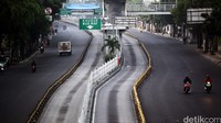 Jalan Mampang Prapatan terlihat legang.