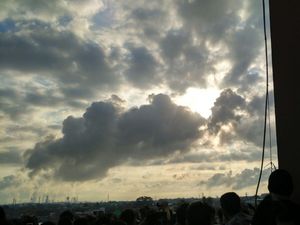 Wisman Sedikit Kecewa Saat Gerhana di Palembang Tertutup Awan