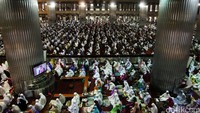 Para jamaah mendengarkan ceramah yang disampaikan imam besar Masjid Istiqlal Profesor Dr Nazaruddin Umar.