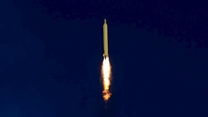 Iran Sukses Gelar Uji Coba Rudal Balistik Jarak Menengah