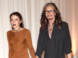Steven Tyler Pacaran dengan Wanita 39 Tahun Lebih Muda