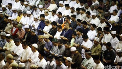 Ribuan Umat Islam Salat Gerhana di Istiqlal
