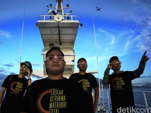 Laskar Gerhana detikcom Nikmati GMT dari Atas Kapal Bakamla