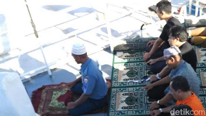 Gerhana Matahari Total Dimulai, Salat Gerhana Digelar di Kapal Bakamla
