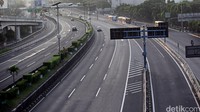 Jalan Gatot Subroto sepi.