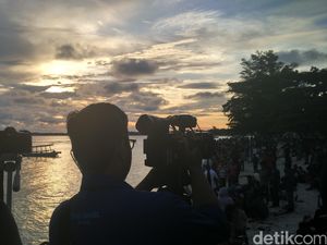 Fotografer Ramai-Ramai Abadikan Korona Matahari di Tanjung Kelayang