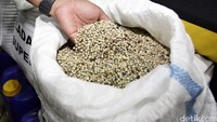 Pelaku menggunakan bahan-bahan kimia tersebut untuk membersihkan lada dan ketumbar agar lebih putih atau meningkatkan kualitas. Dengan begitu, pelaku bisa menjual kembali lada dan ketumbar itu ke pasar dengan harga yang tinggi.