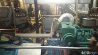 Pengalaman lainnya adalah melihat langsung para ABK bekerja. Begitu juga dengan mesin-mesin kapal (Randy/detikTravel)