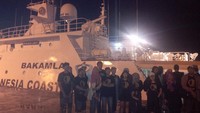 Petualangan dimulai sejak pukul 04.00 WIT. Di Pelabuhan Ahmad Yani Ternate, para Laskar Gerhana siap naik ke KN Kuda Laut dan KN Gajah Laut milik Bakamla (Fitraya/detikTravel)