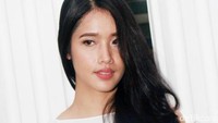 Mantan kekasih Nino RAN itu cantik dengan rambut yang digerai. Pool/Gus Mun/detikFoto.