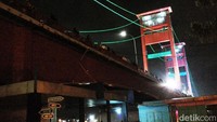 Aneka kegiatan diselenggarakan di kawasan Benteng Kuto Besak dan Jembatan Ampera, seperti Glowing Night Run, tetapi sayang detikTravel tidak empat menyaksikannya (Wahyu/detikTravel)
