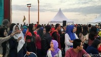 Fenomena alam langka ini hanya terjadi dalam kurun waktu tertentu saja. Bisa ratusan tahun ke depan akan terulang kembali. Sungguh beruntung siapapun yang berkesempatan menyaksikan momen gerhana matahari total (Wahyu/detikTravel)