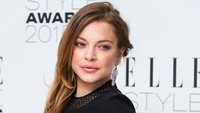 Lindsay Lohan berkencan dengan deejay Samantha Ronson dari 2008 hingga 2009. Dia menganggap dirinya biseksual. Saya suka menjalin hubungan dengan seorang pria. Tapi ada sesuatu yang berbeda dengan seorang wanita. Foto: Ian Gavan