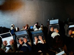 Wow! Kerja Jadi Software Engineer Gajinya Bisa Sampai Rp 30 Juta