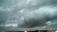Puncak gerhana matahari total di Palembang terjadi selama kurang lebih 1 menit 52 detik. Masyarakat yang hadir langsung bertakbir dan bersalawat saat menyaksikan fenomena alam yang luar biasa itu (Wahyu/detikTravel)