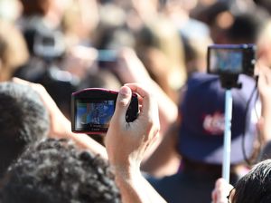 Ada Pengeroyokan, Bukan Ditolong Kok Malah Divideoin?