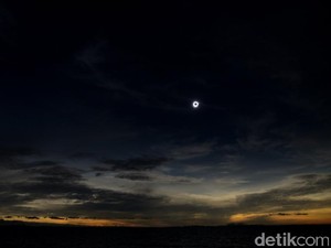 Gerhana Matahari di Negeri Laskar Pelangi yang Membawa Rezeki