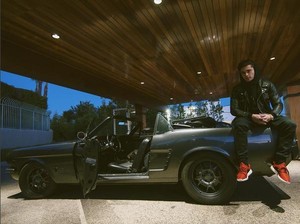 Zac Efron Pamer Mobil Kakek Hasil Modifikasi