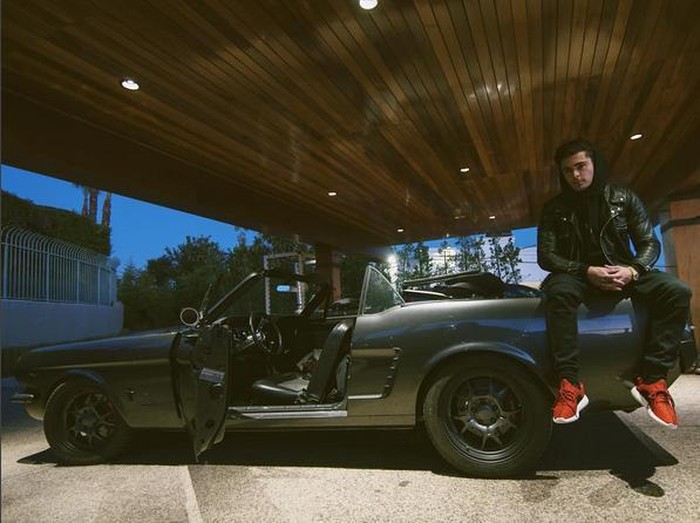 Zac Efron Pamer Mobil Kakek Hasil Modifikasi