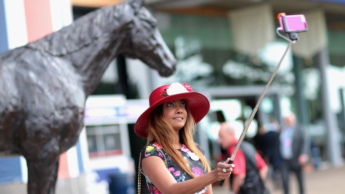 Awas! Sering Selfie Picu Penuaan Dini, Kulit Jadi Cepat Keriput
