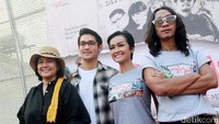 Ria Irawan, Afgan, Julia Perez, dan Aming saat jumpa pers film #GilaJiwa di kawasan Jakarta Pusat, Rabu (9/3/2016). Pool/Gus Mun/detikFoto.