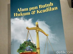 Mengupas Kejahatan Perikanan di Buku Ota Alam pun Butuh Hukum dan Keadilan