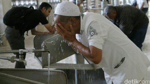 Sebelum sholat diwajibkan mengabil air wudu. dikhy sasra/ilustrasi/detikfoto