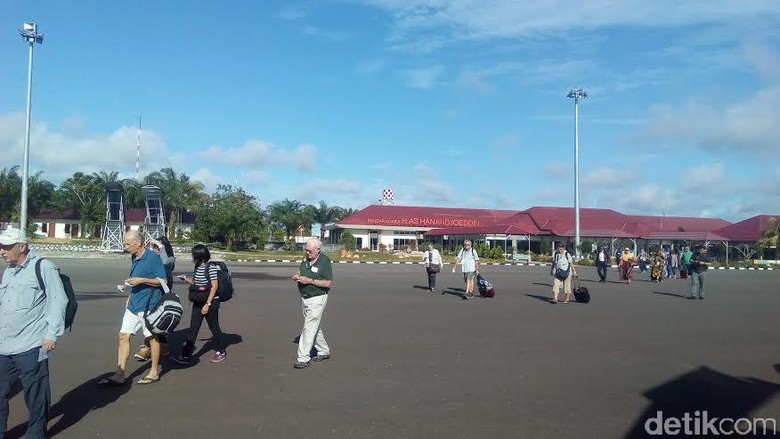 Turis Mancanegara di Belitung Merinding dan Puas dengan Penampakan Gerhana Turis Mancanegara di Belitung Merinding dan Puas dengan Penampakan Gerhana