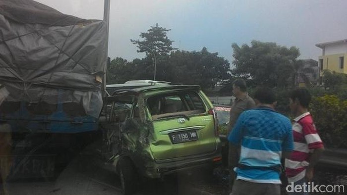 Kecelakaan di Tol Veteran KM 17+500 Karena Rem Truk Blong