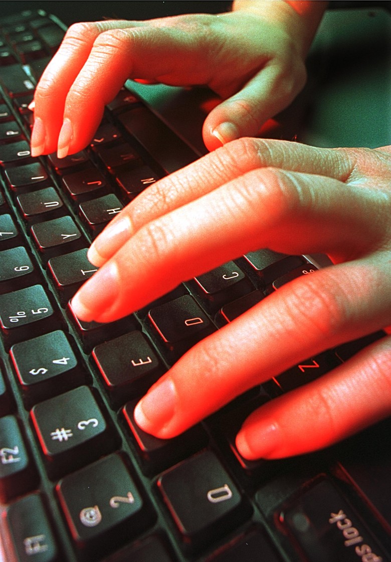 Cara Hacker Kuasai Lelang Pengadaan Barang Pemerintah: Ubah Dokumen Peserta Tender Cara Hacker Kuasai Lelang Pengadaan Barang Pemerintah: Ubah Dokumen Peserta Tender