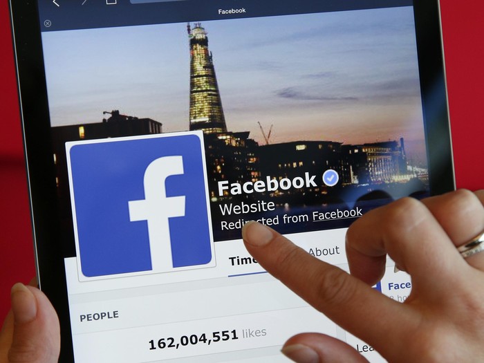 Facebook bantu orang tua lansia atasi rasa kesepian/Foto: GettyImages Facebook bantu orang tua lansia atasi rasa kesepian/Foto: GettyImages