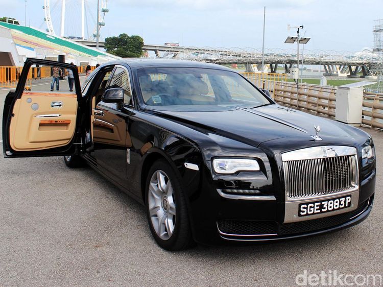 Test Drive Rolls-Royce Ghost