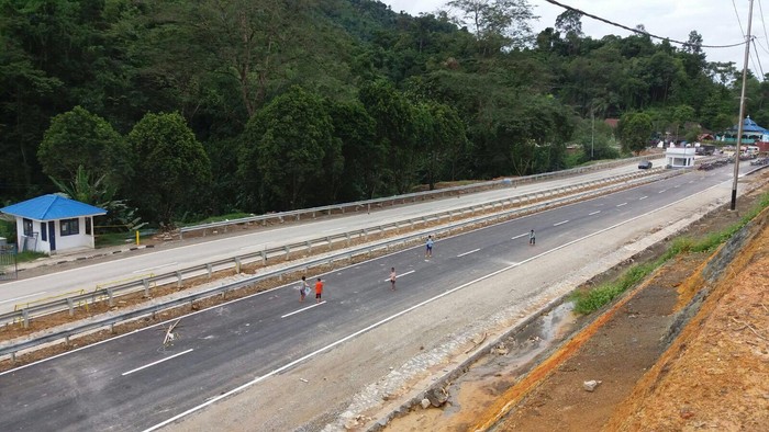 Begini Perkembangan Proyek Jalan Perbatasan Ri Malaysia