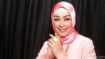 Chintami Atmanegara Tampil Berhijab
