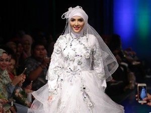 Marshanda Hingga Ashanty Jadi Model Busana Hijab di IFW 2016