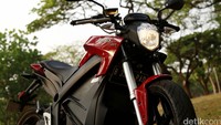 Zero SR hadir dengan gaya khas motor streetfighter.