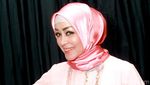 Chintami Atmanegara Tampil Berhijab