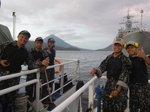 Aksi Keren Personel Bakamla Saat Gerhana